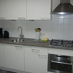 Die geraeumige Dusche im Holiday home 2, De Koog, Texel bietet Komfort und Entspannung nach einem Tag auf Texel.