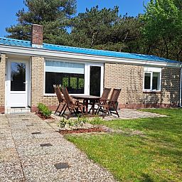 Vakantiehuis Hoog Koog 10 bij Bungalowpark Hoog Koog, zonnig terras in De Koog, Texel, Waddeneilanden.