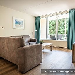 Ruime slaapkamer in Type 5A vakantiehuis, De Koog, Texel met prachtig natuurthema.