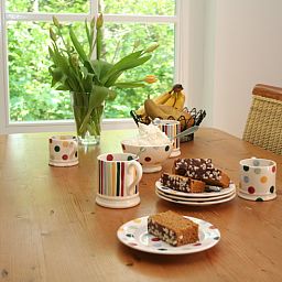 Gezellig gedekte eettafel in Pauwenhof Texel, De Koog, perfect voor ontbijt.