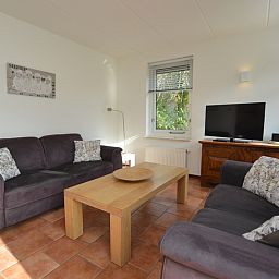 Helle und geraeumige Sitzecke im Ferienhaus 7G, De Koog, Texel, ideal zum Entspannen nach einem Tag voller Entdeckungen.