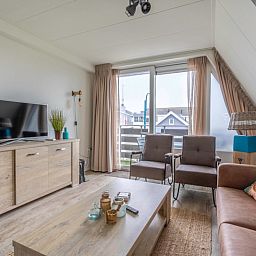 Appartement Anna 224 in De Koog, Texel biedt een ruime woonkamer met uitzicht op de Waddeneilanden.