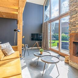 Stijlvolle woonkamer met designmeubels in Vakantiehuisje in De Koog, Texel, Waddeneilanden.