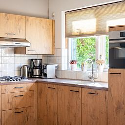 Moderne keuken in Koetshuis 2, vakantiewoning De Koog, Texel.