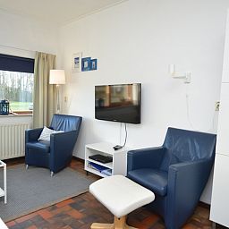 Comfortabele woonkamer met uitzicht bij Orchismient 18 klein, De Koog, Texel.