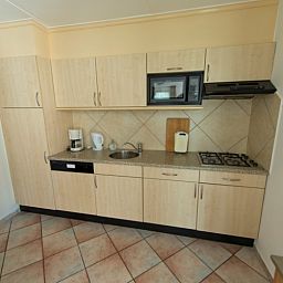 Vollstndig ausgestattete Kche im Ferienhaus De Boogerd, De Waal, Texel mit modernen Gerten fr einen komfortablen Aufenthalt.