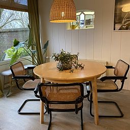 Essecke mit rundem Tisch in Klif 1 Wohnung 1, Den Hoorn Texel, Ferienhaus auf den Watteninseln.