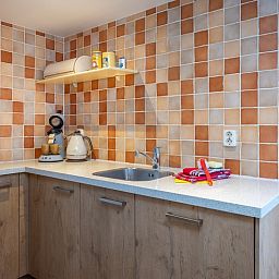Badezimmer von Apartment Yellow in Den Hoorn, Texel, Watteninseln, mit modernen Annehmlichkeiten und gemuetlichem Ambiente.