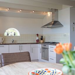 Stilvolle Kueche im Appartement Heem, Den Hoorn, Texel. Komplettes Ferienhaus auf den Watteninseln.