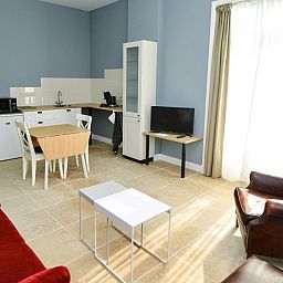 Cozy dining and sitting area in Bed & Bed, a bed and breakfast in the polder Eierland, Texel, ideal for relaxation.