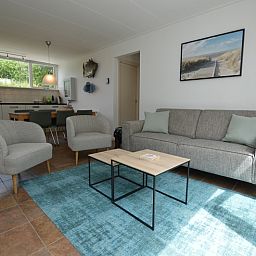 Gezellige zithoek in Vakantiehuis de Parel 182, De Dennen, Texel met moderne inrichting.