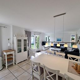 Gemuetliches Ess- und Wohnzimmer im Ferienhaus 'Jubefe', Bungalowpark 't Hoogelandt, Texel, Waddeninseln.