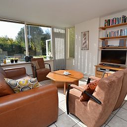 Gezellige woonkamer in Vakantiehuis de Parel 222, De Dennen, Texel met comfortabele zithoek.
