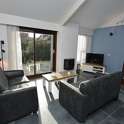 Gezellige woonkamer in vakantiehuis Gortersmient 240, Bungalowpark Gortersmient, De Dennen Texel met moderne inrichting.