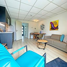 Offene Kueche und Wohnzimmer im Appartement Bos en Duin 17, Texel, Waddeninseln.