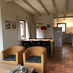 Essecke mit offener Kueche im Bungalow 0790, Bungalowpark 't Hoogelandt, Texel.