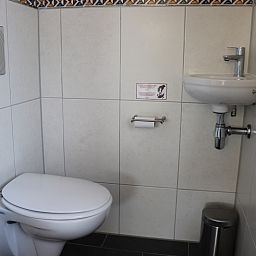 Stijlvolle badkamer in Vakantiehuis Gortersmient 216, gelegen in De Dennen, Texel, Waddeneilanden.