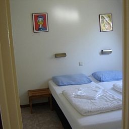 Schlafzimmer im Ferienhaus Gortersmient 282, De Dennen, Texel mit Doppelbett fuer eine gute Nachtruhe.
