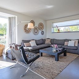 Comfortabele zithoek in Villa Serendipity, vakantiehuis gelegen in De Dennen, Texel.