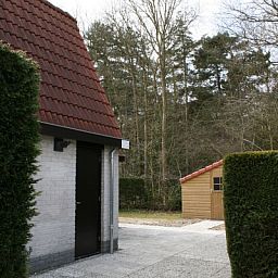Rustige omgeving van Vakantiehuis Gortersmient 354 in De Dennen, Texel met omringende natuur.