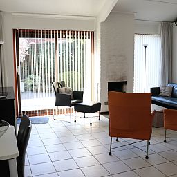 Helles Wohnzimmer im Ferienhaus Gortersmient 220, De Dennen, Texel.