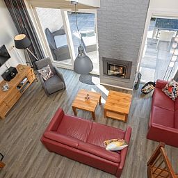 Luftiges Wohnzimmer mit Blick auf die Terrasse im Ferienhaus Gortersmient 236, Bungalowpark Gortersmient, De Dennen Texel.