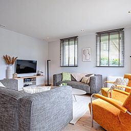 Gemuetliche Sitzecke im Bungalowpark 't Hoogelandt - De Scholekster, De Dennen, Texel.