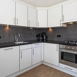 Moderne keuken in Vakantiehuis Gortersmient 328, De Dennen, Texel met complete uitrusting.