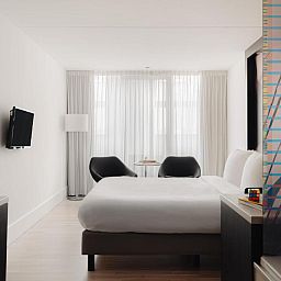 Lichte slaapkamer in Designhotel Maastricht, vakantieappartement in Maastricht, Zuid Limburg.