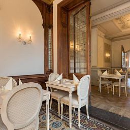 Elegant dining area at Hotel Bigarre Maastricht Centrum, vacation accommodation in South Limburg.