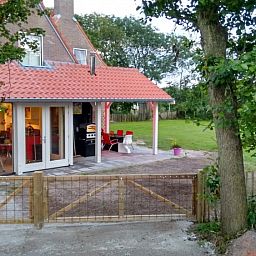 Charmant vakantiehuis WadsEb.com met een ruime tuin in Klein Hoorn, Terschelling, ideaal voor een ontspannen verblijf.