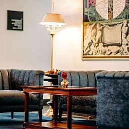 Comfortabele zithoek in Grand Hotel Karel V, een vakantieappartement in Utrecht.