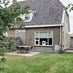 Winterliche Atmosphaere im Ferienhaus Oerd in Hollum, Ameland, verschneit.