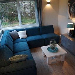 Cozy living room in EILANDLODGE 4, Hollum, Ameland. Comfortable sitting area with a view of the Wadden Islands.