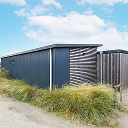 Moderne architectuur van Vrijstaande woning in Hollum, gelegen op Ameland in de Waddeneilanden.