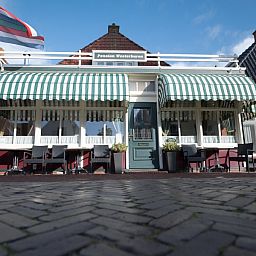 Vorderansicht der Pension Westerburen, ein charmantes B&B auf dem Schiermonnikoog, ideal fuer einen entspannten Aufenthalt.