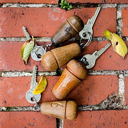 Schluessel zur Pension Westerburen, stimmungsvolle Fruehstueckspension auf Schiermonnikoog, bereit fuer Gaeste.