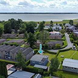 Gezellige slaapkamer in FR095 vakantiehuis Lemmer, perfect voor een ontspannen verblijf aan het IJsselmeer.