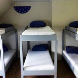 Slaapkamer met stapelbedden in FR164 vakantiehuis, perfect voor families in Oudega