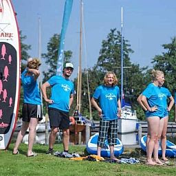 Speelveld bij FR164 vakantiehuis in Oudega, Heegermeer voor sportieve activiteiten