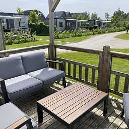 Haven bij Vakantiehuis Natuurlijk de Veenhoop, boten aan de steiger in Princehof.