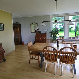 Esszimmer im Ferienhaus in De Veenhoop, gemuetliches Ferienhaus in Alde Feanen, Friesische Seen.