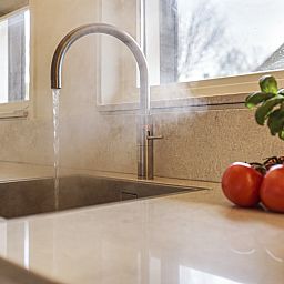 Verblijf 1732109 - Bungalow Midden Drenthe - Hof van Saksen | 10-persoons Wellness Lake view boerderij | 