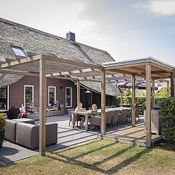 Gezinsactiviteiten in de keuken van Hof van Saksen 12-persoons Culinaire boerderij in Nooitgedacht, Drenthe.