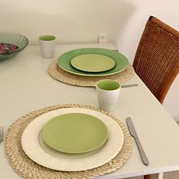 Gemuetlicher Essbereich im Ferienhaus in Norg, Nord-Drenthe. Geniessen Sie eine stimmungsvolle Mahlzeit in diesem charmanten Ferienhaus.