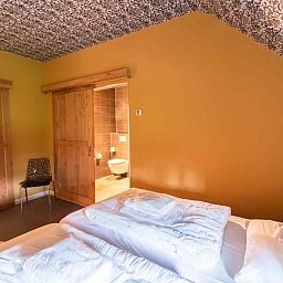 Stilvolles Badezimmer im Ferienhaus DG705 Ellertshaar Drenthe mit moderner Dusche.