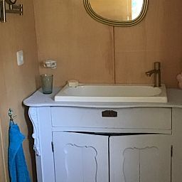 Stijlvolle badkamer in Vakantiehuis in Ekehaar, Noord Drenthe, Drenthe.