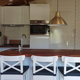 Moderne keuken in Huisje in Matsloot, vakantieaccommodatie in Noord Drenthe, Drenthe.