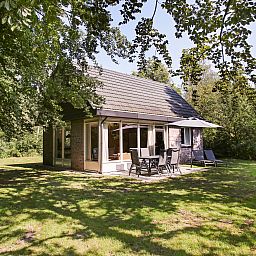 Comfortable bedroom in Aelderholt 6-person bungalow 6CE, Aalden, Drenthe.