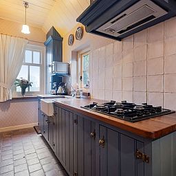 Cozy kitchen in Cottage in Stieltjeskanaal, Drenthe, with country charm and modern facilities for a comfortable stay.